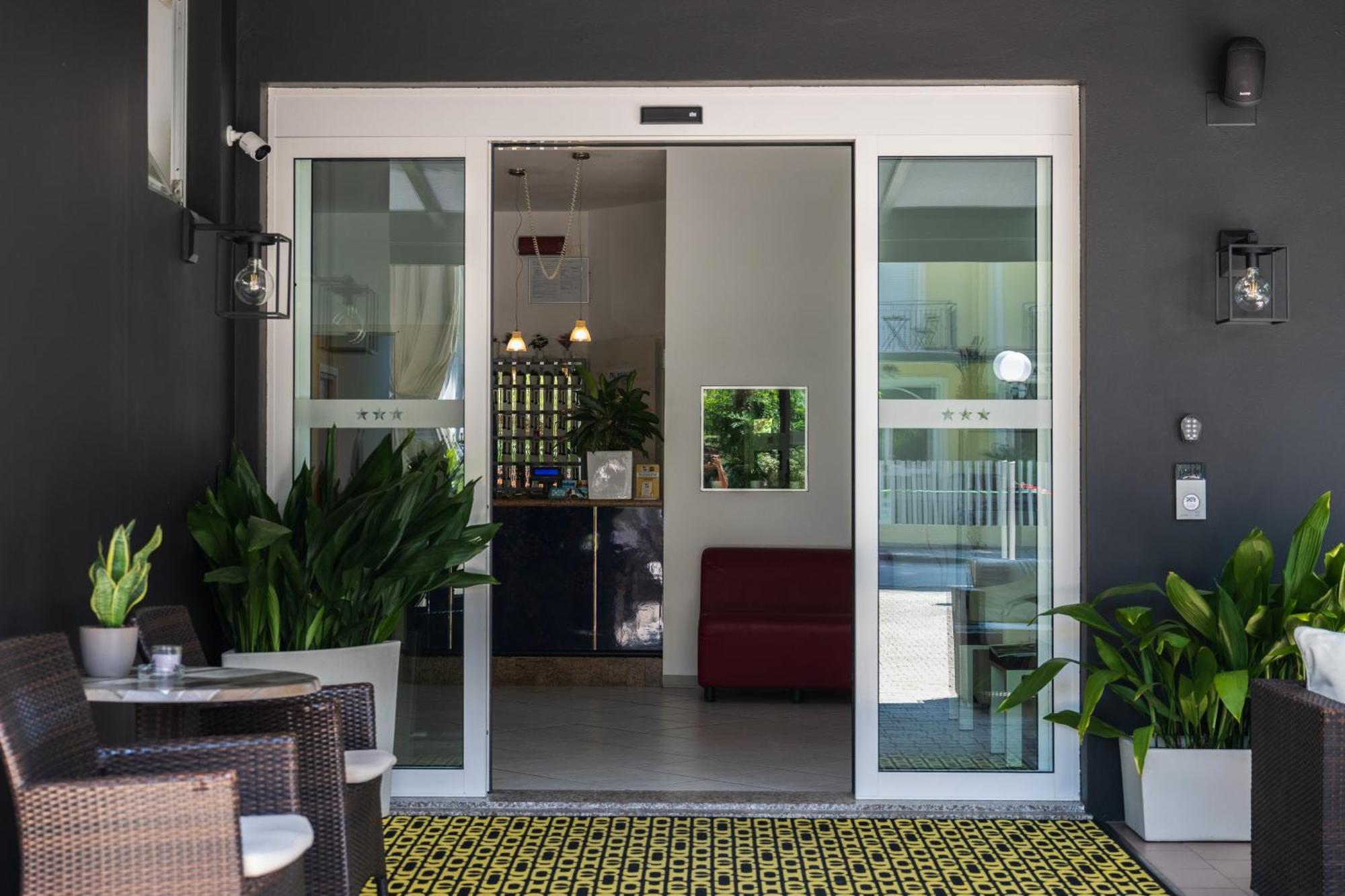Hotel Chery Milano Marittima Extérieur photo